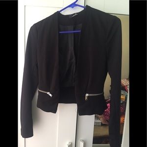 Long sleeve black cropped blazer